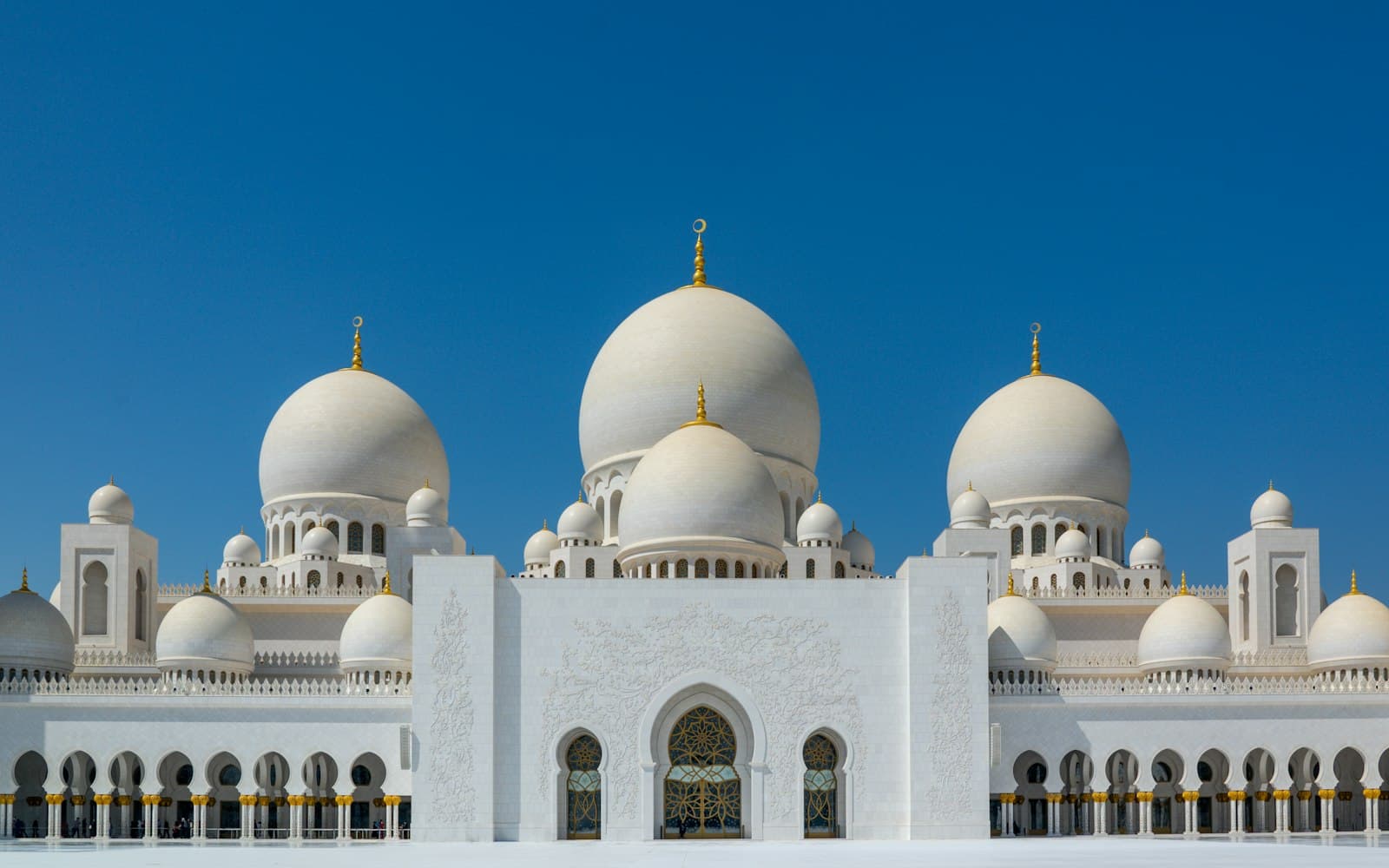 White domes and minarets of the Sheikh Zayed Grand Mosque in Abu Dhabi